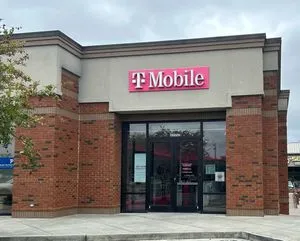 T-Mobile Inner Perimeter Rd & N Oak St