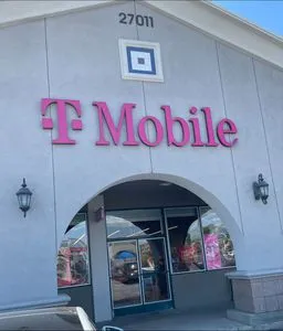 T-Mobile Mcbean Pkwy & Magic Mtn Pkwy