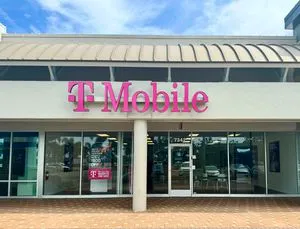 T-Mobile Cortez Rd W & Fl 684