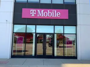 T-Mobile Route 60 & Milwaukee Ave
