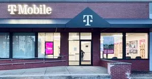 T-Mobile Commercial St & Quincy Ave