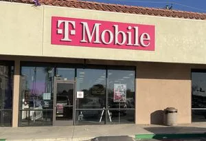 T-Mobile La Paz Dr & Plaza Dr
