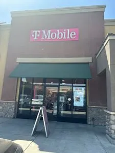 T-Mobile N Dinuba Blvd & W Riggin Ave