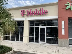 T-Mobile E Brandon Blvd & N Mt Carmel