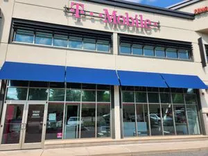 T-Mobile Trapelo Rd & Lexington St