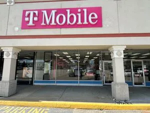 T-Mobile River City Plaza