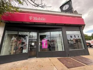 T-Mobile Wantagh Ave & Sunrise Hwy