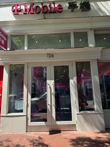T-Mobile 7th St & H St