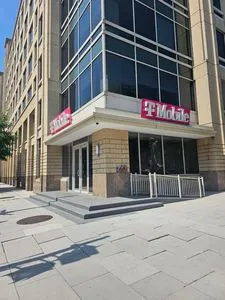 T-Mobile M St & 4th St