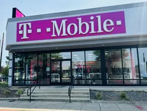 T-Mobile Geo Ave NW & Underwood St NW