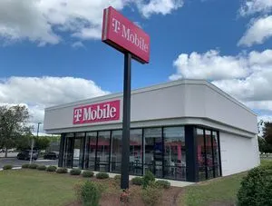 T-Mobile Carolina Ave & W 15th St