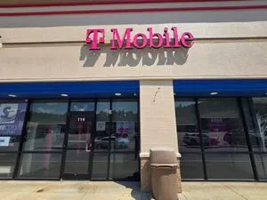 T-Mobile Trinity Point Dr & Trinity Cir