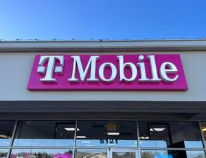T-Mobile Highland Rd & Crescent Lake Rd