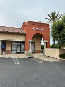 T-Mobile Imperial Hwy & Kraemer
