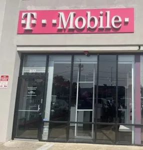 T-Mobile Lewis Ave & York House Rd