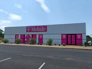T-Mobile W Main & Stonewall