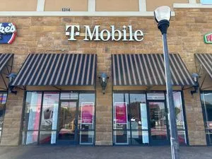 T-Mobile S Main Street & Park Avenue
