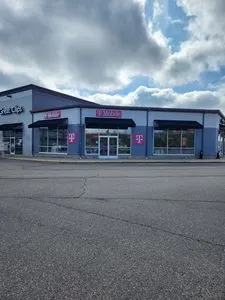 T-Mobile Three Springs Dr & Hindman Ln