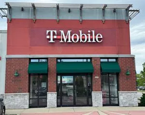 T-Mobile S 108th St & W Dakota St