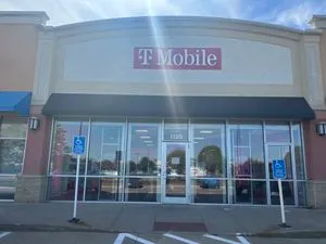 T-Mobile Mills Civic Pkwy & S 64th St
