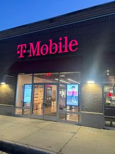 T-Mobile N 8th St & Washington St