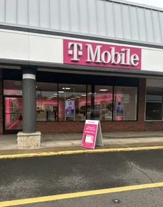 T-Mobile E Main St & Mainline Dr
