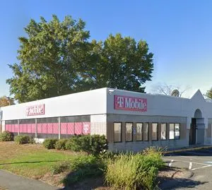 T-Mobile Riverdale St & Myron St