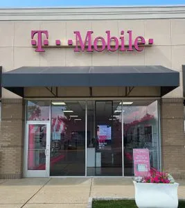 T-Mobile Hwy 76 & Raymond Hirsch Pkwy