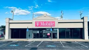 T-Mobile S West St & W Taft St