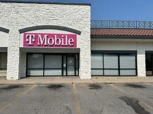 T-Mobile N Rock Rd & E 30th St N