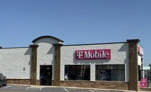 T-Mobile E 3rd St & Clayton Ave