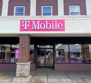 T-Mobile Lake Shore Blvd & Larimar Dr
