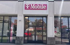 T-Mobile Farmington Ave & Dallas Ave