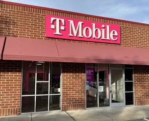 T-Mobile Windsor Blvd & Burroughs Ln