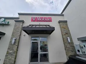 T-Mobile S Orlando Ave & Minnesota Ave