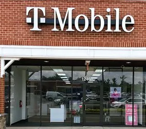 T-Mobile Dillingham Sq & Smoketown Rd