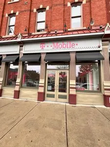 T-Mobile S Broad St & E Centre St