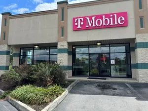 T-Mobile Linden Dr & I 81 N