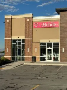 T-Mobile Woods Crossing