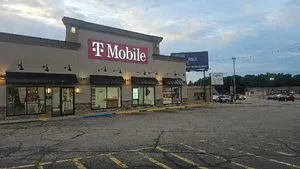 T-Mobile Clyde Park Ave SW & 28th St SW