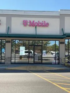 T-Mobile Commonwealth Dr & Cardinal St