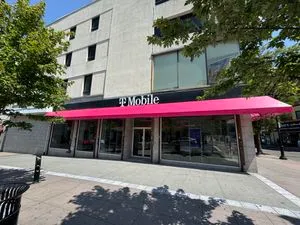 T-Mobile Main St & N Broadway