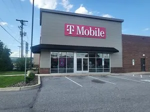 T-Mobile E Market St & Memory Ln