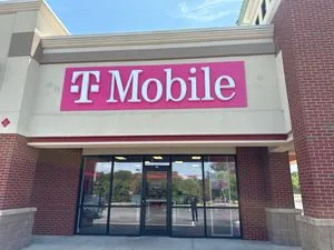 T-Mobile S Elm Place & 121st St