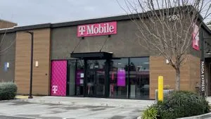 T-Mobile Bridge St & N Palora Ave