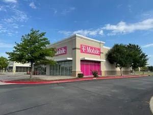T-Mobile Hillside Dr & E Lansing St