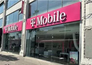 T-Mobile Southern Blvd & E 163rd St