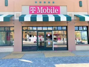 T-Mobile Richmond Hwy & Fairview Dr