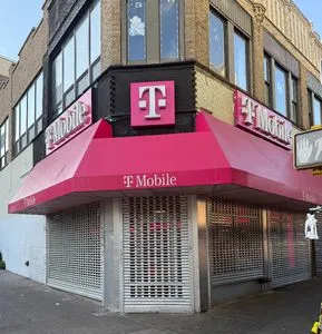 T-Mobile Westchester Av & Stratford Av