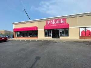 T-Mobile Bay Plaza
